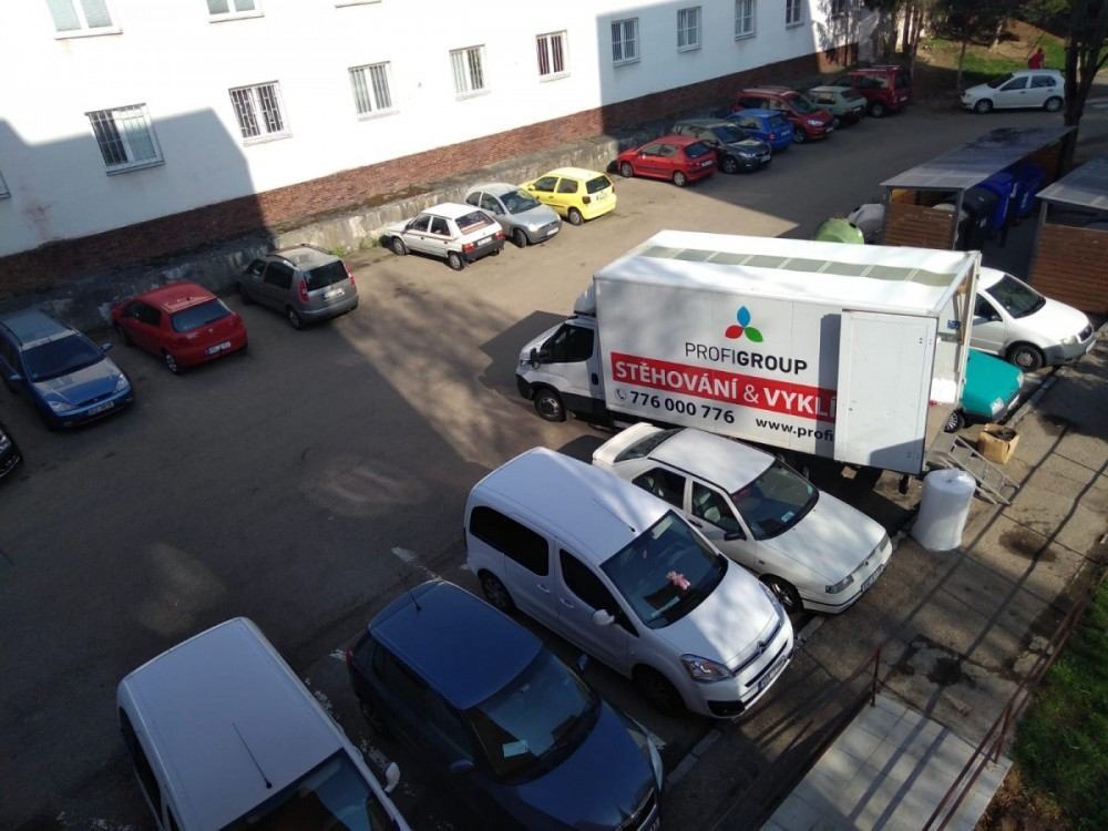 s parkováním je při vyklízení občas potíž