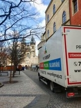 stěhování ze Staroměstského náměstí v Praze