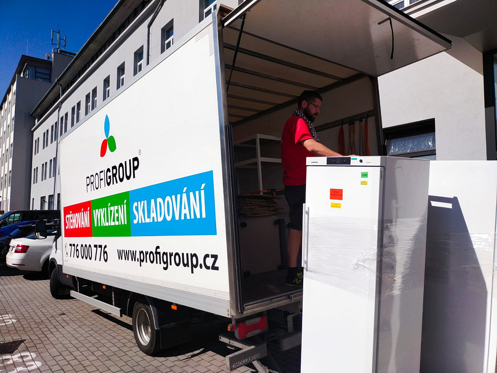 Odstěhujeme vše co se do nás vejde, stěhování Praha